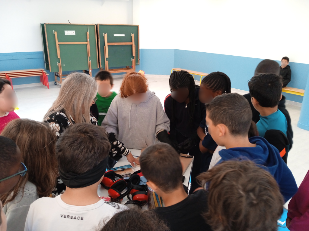sensibilisation au handicap avec une classe de CM2