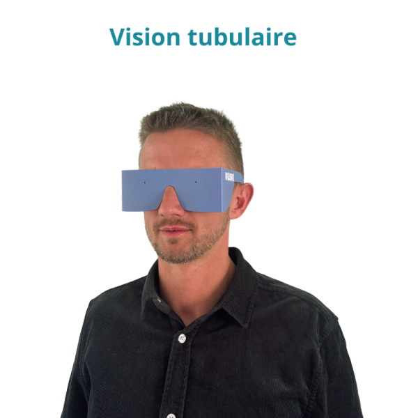 lunettes bleues pour la vision tubulaire sur la tête d'un homme