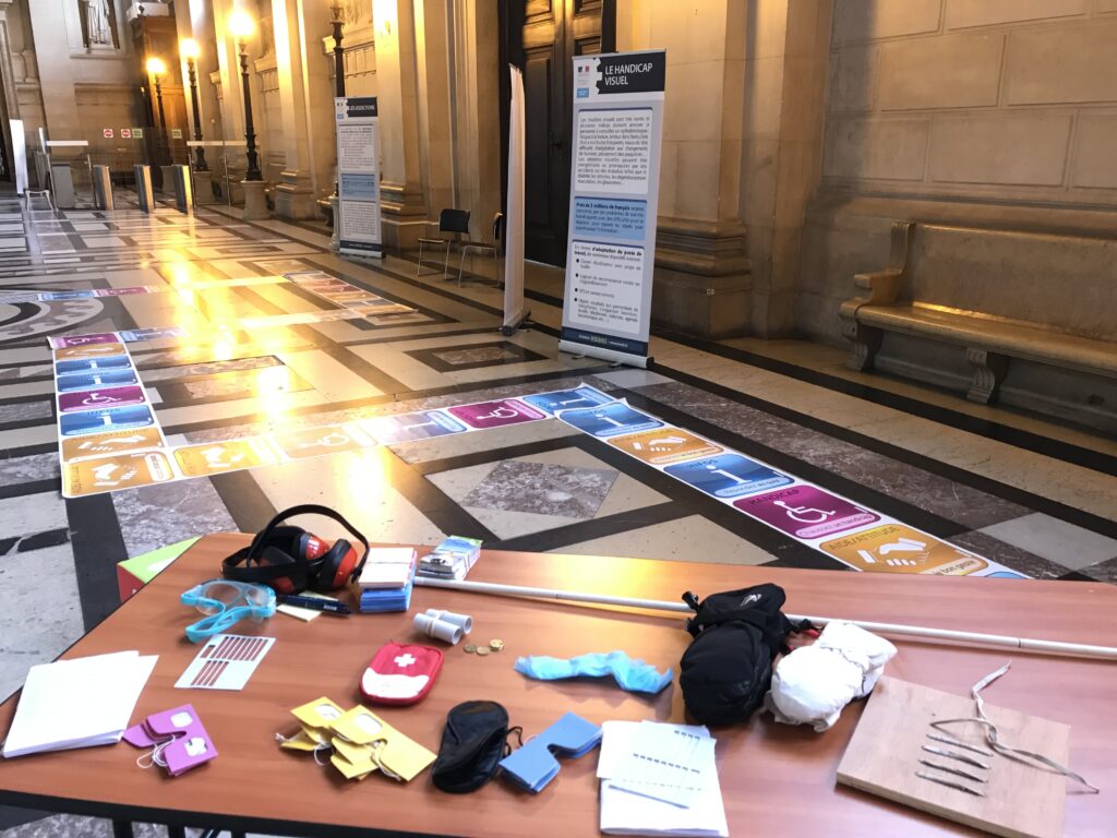jeu géant handicap dans un ministère